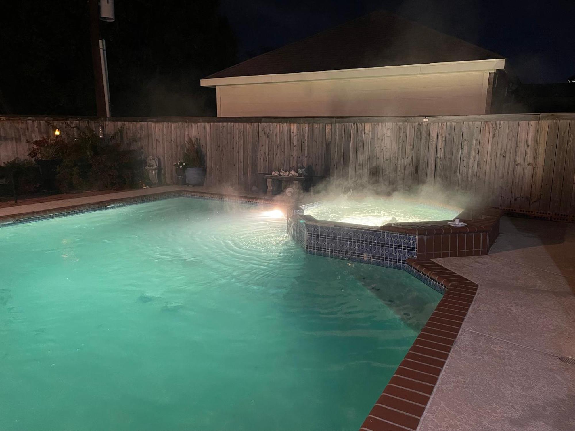 Royce Mini-Mansion With Heated Pool & Spa 休斯敦 外观 照片