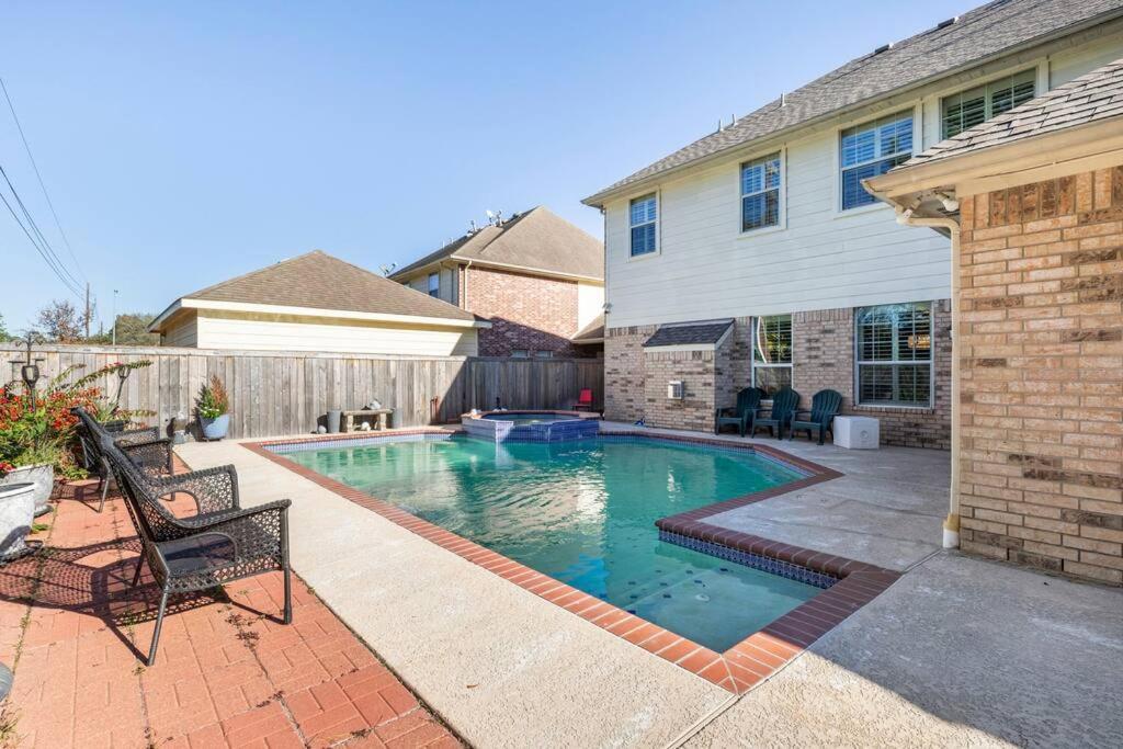 Royce Mini-Mansion With Heated Pool & Spa 休斯敦 外观 照片